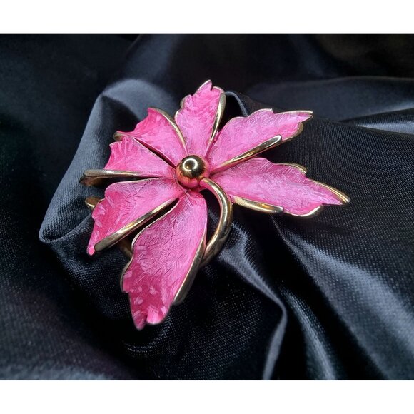 Vintage Pink Floral Brooch With Gold-Tone Metal & Textured Petals - Picture 3 of 5